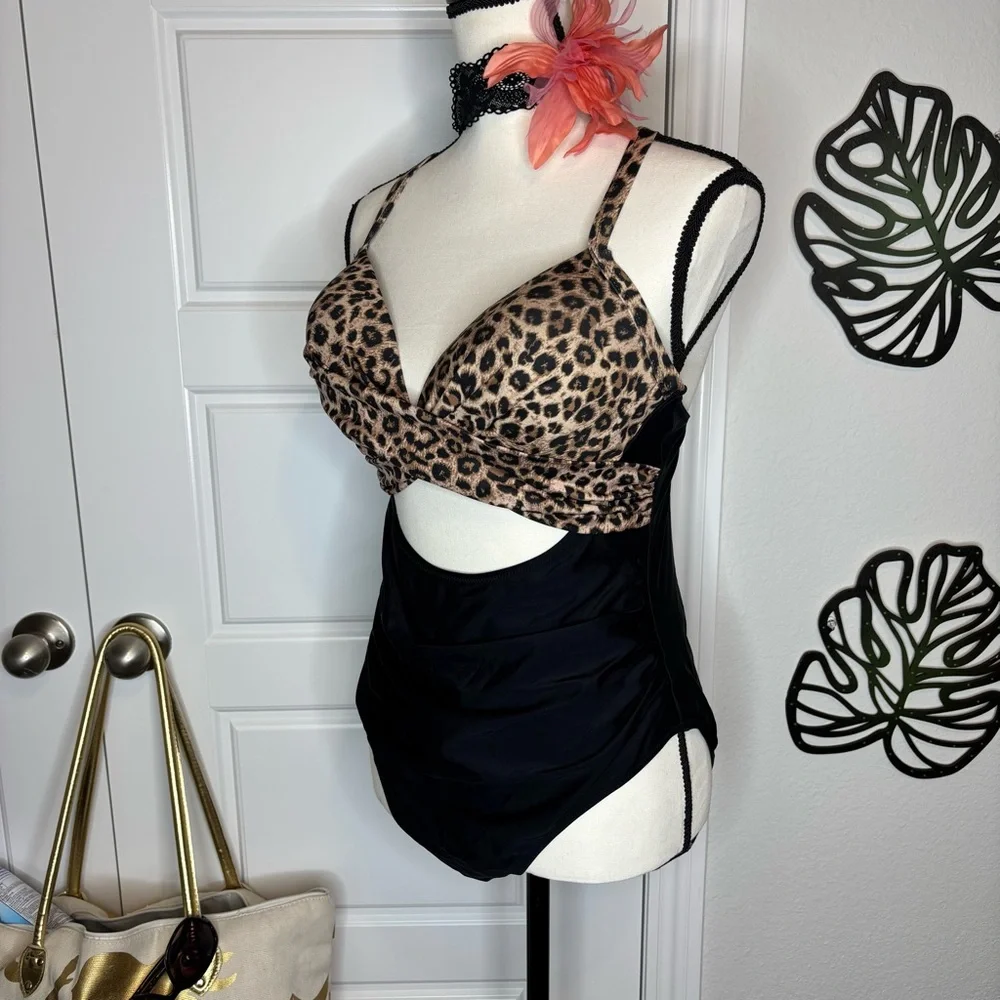 Super Cute Cutout One Piece Swimsuit with Tummy Control - Picture 5 of 16